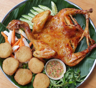 Gà nướng + xôi chiên