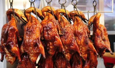 Gà Quay Kiểu Hong Kong – Da Căng Giòn, Thơm Ngũ Vị Chuẩn Nhà Hàng